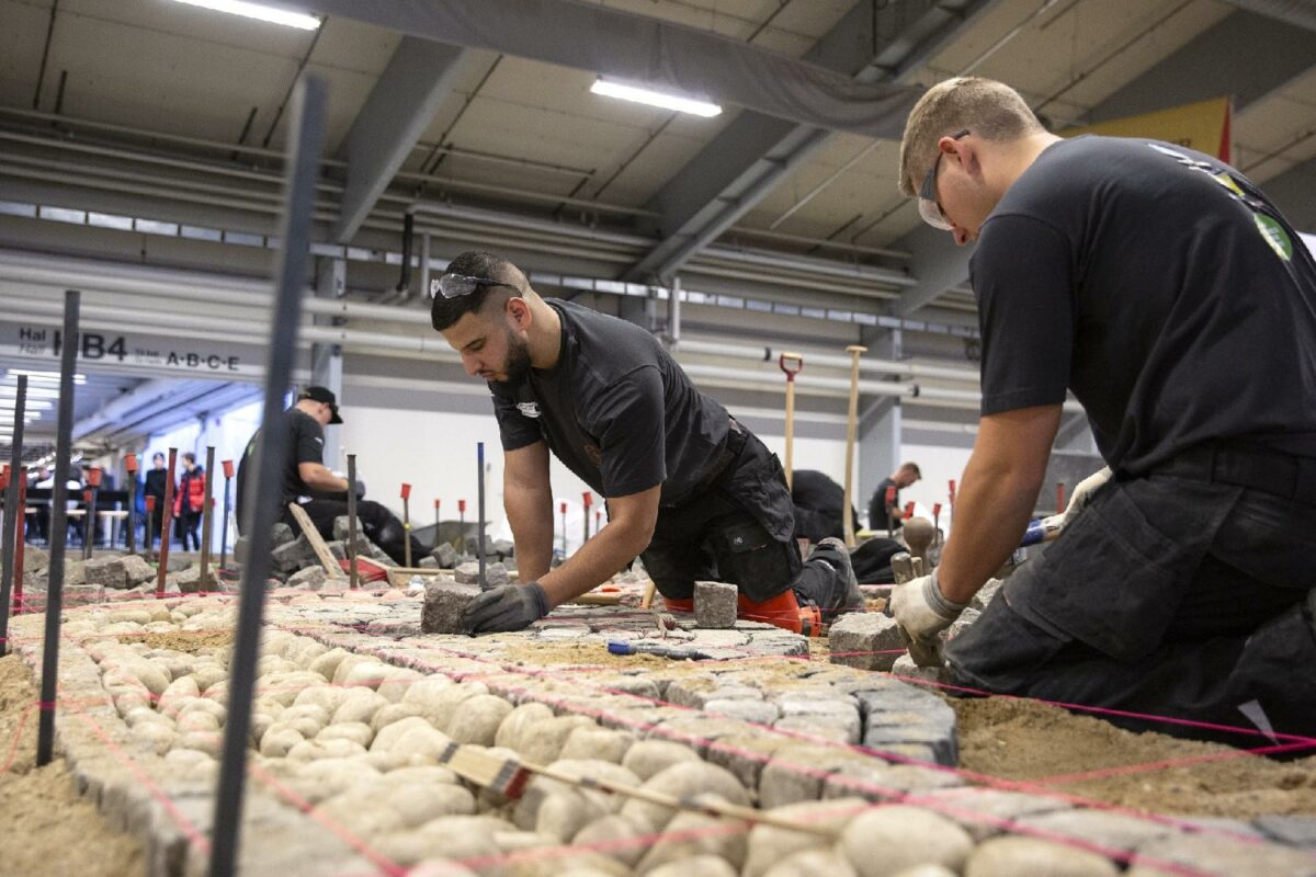 Efter sidste års corona-aflysning er DM i Skills tilbage. Her fra brolægger-konkurrence i 2020. Foto: Søren Schnoor.