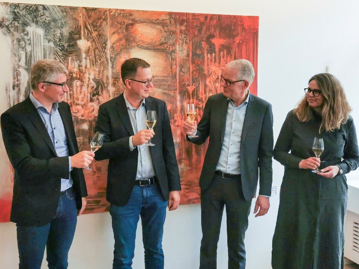 Fra venstre: Managing partner i LBP Engineering, Lars Bøgelund Jørgensen, managing partner I LBP Engineering, Lars Bjarne Pedersen, adm. direktør i Moe, Christian Listov-Saabye og CFO i Moe, Janne Sidal.