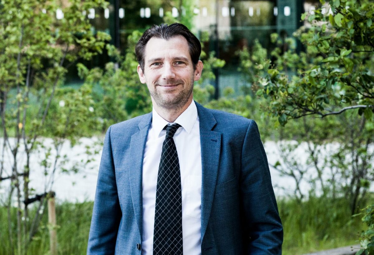 - Vi skal være med til at sikre, at der også i fremtiden vil være nok grøn strøm i stikkontakterne. Både i privaten og på fabrikken, fortæller John Ammentorp, landechef for energi i Rambøll Danmark. Foto: Rambøll.