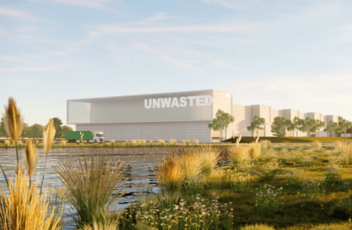 Unwasteds kommende fabrik vil producere 160.000 m3 konstruktionsplader til møbel- og byggeindustrien årligt. Grunden er på 75.000 m2, mens fabrikken forventeligt får en værdi af 600 mio. kr. Byggeriet forventes at blive igangsat senere på året. Illustration: C. F. Møller Architects