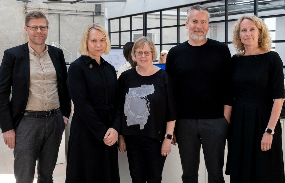 C.F. Møllers ledelse består nu af (fra venstre) arkitekt og partner Klaus Toustrup, associeret partner og arkitekt Vendela Martinac (ny), CFO Birgit Møller, associeret partner og afdelingschef Franz Ødum (ny) og CEO og partner Lone Bendorff. Foto: C.F. Møller Architects / Peter Sikker Rasmussen