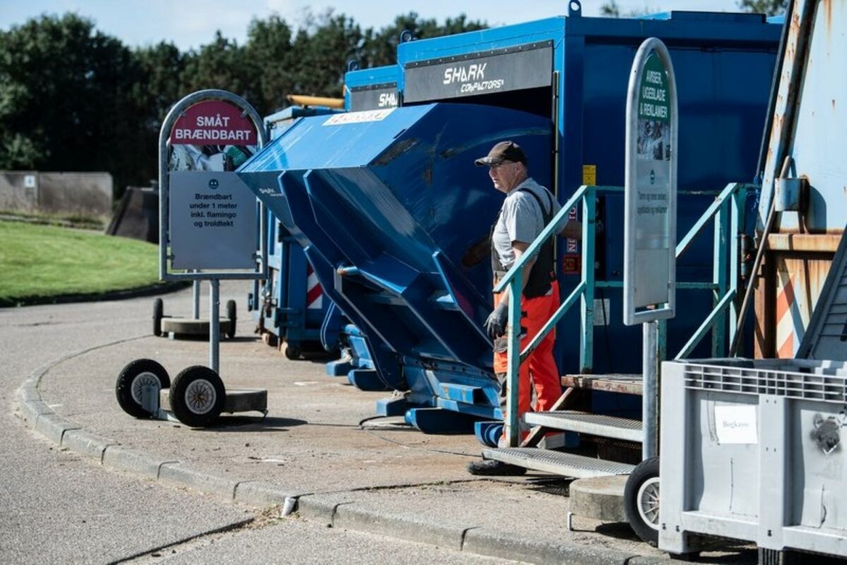 Alle tagplader bliver for en sikkerhed skyld behandlet som asbest, da man ikke kan screene for asbest. Foto: Billund Kommune.