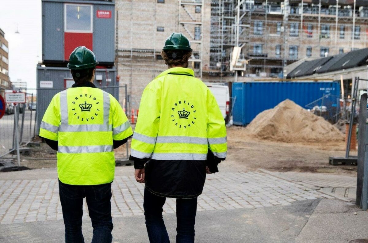 - På langt de fleste byggepladser, hvor jeg kommer, er støv et problem, fortæller Tonny Hedevang, der er tilsynsførende i Arbejdstilsynet.