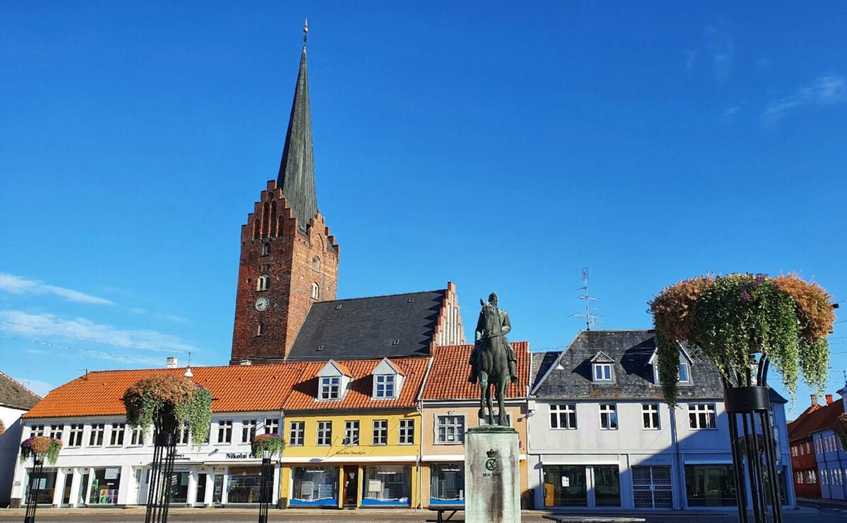 Renoveringen af Axeltorv i Nakskov påbegyndes i september i år. Hele torvet forventes færdigt i sommeren 2023. Foto: Stina Jørgensen