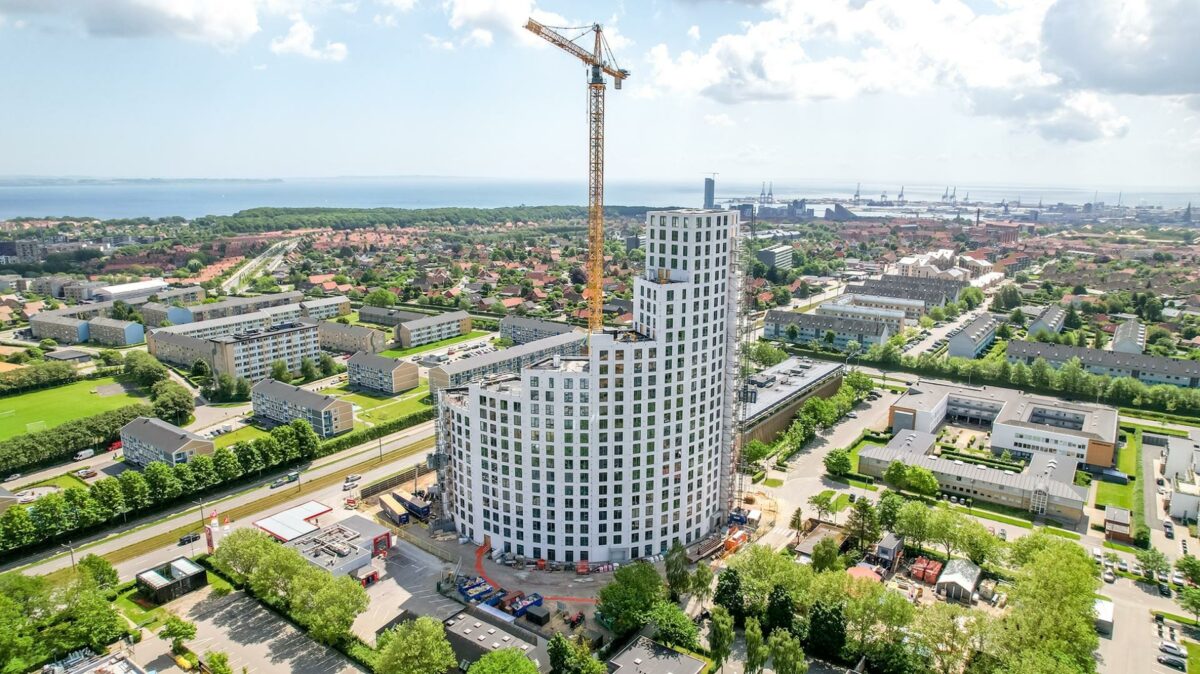 Med 28 etager bliver det nye Unity hus i Aarhus N et af landets højeste boligbyggerier. Foto: KPC.
