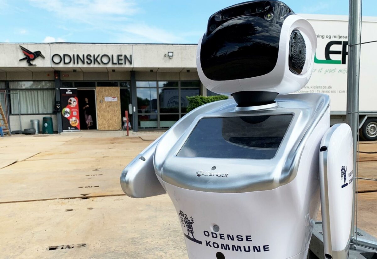 Odinskolen i Vollsmose etablerer nu en robotskole, hvor skolebørnene kan prøve kræfter med den nyeste robotteknologi. Fotos: Rum.