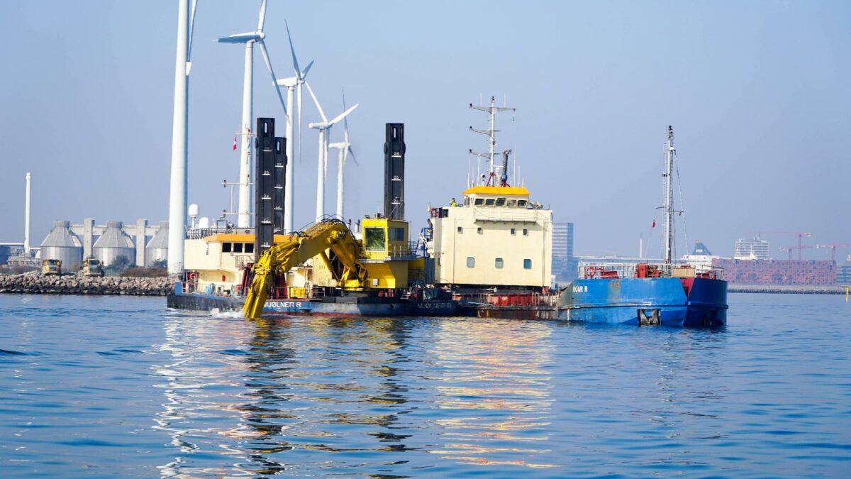 Slam fjernes i forbindelse med etablering af Lynetteholm. Foto: Ariel Storm / Klimabevægelsen i Danmark.