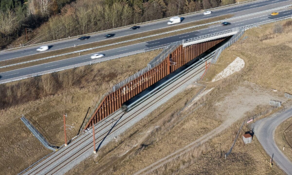Med rammeaftalen skal den danske infrastrukturbranche sikres ét fælles værktøj, der gør det lettere, bedre og hurtigere at arbejde sammen om den grønne omstilling. Blandt andet skal Sweco tilføje jernbaneprojekter til det eksisterende LCA-værktøj. Foto: Sweco.