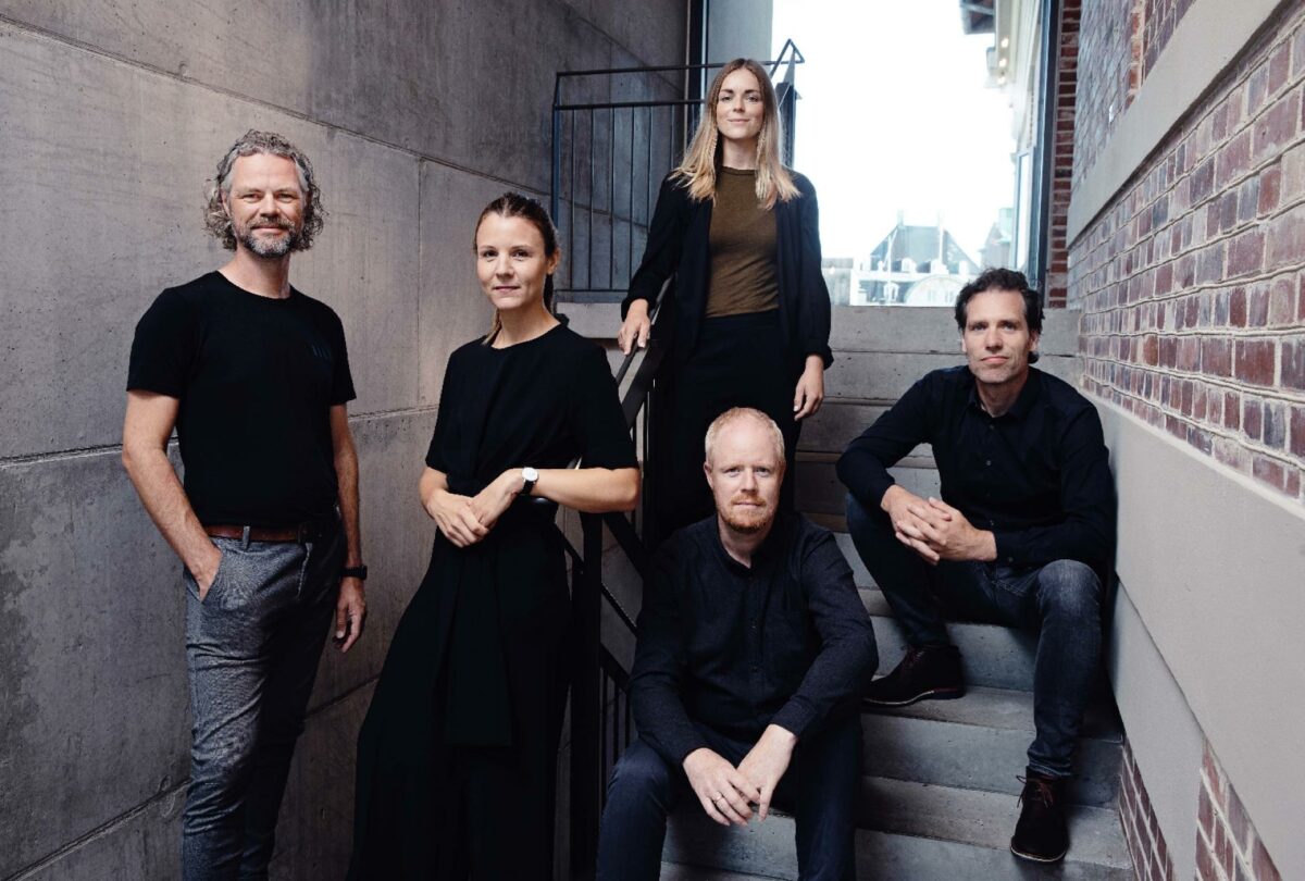 Partnerkredsen i E+N Arkitektur (fra venstre): Jesper Back (partner og direktør) Lise Breum Knakkergaard (partner) Anne Katrine Arrildt (partner) Torben Kjær (partner) og Jostein Burmann (partner).