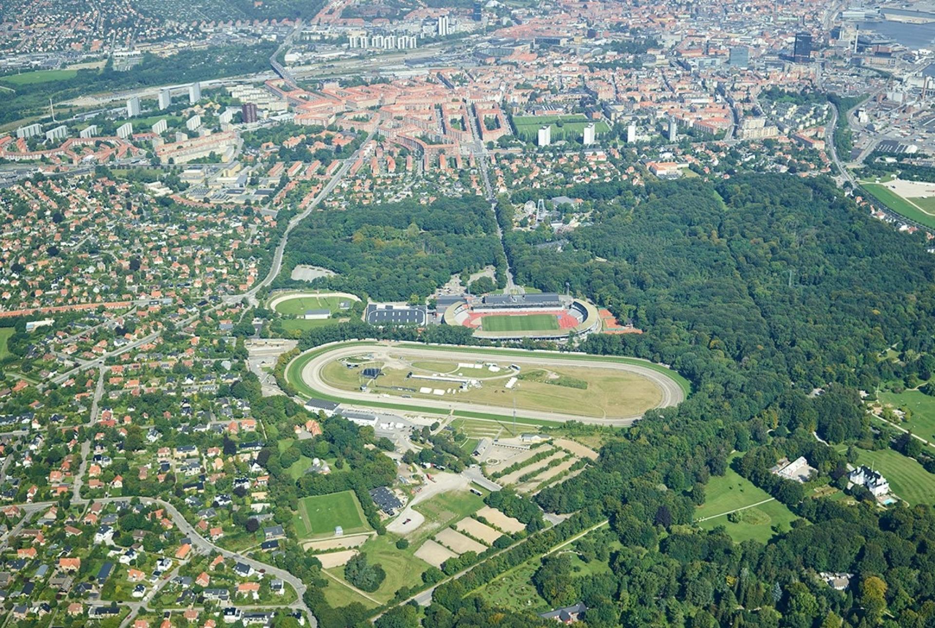 Kongelunden skal udvikles markant, samtidig med, at der skal bygges nyt stadion. Aarhus Kommune har valgt at inddrage alle tre forslag fra de teams, der var med i finalen om udviklingsplanen for området.