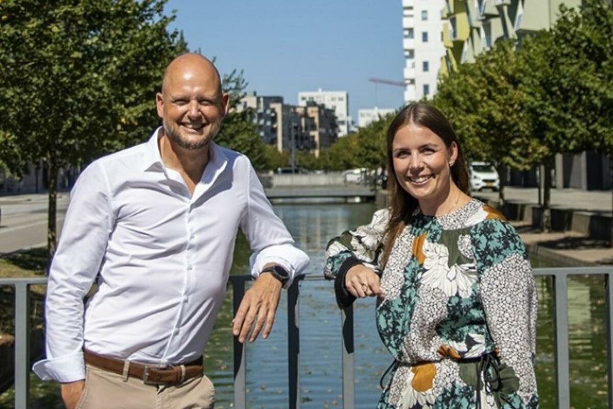 Thorsten Olsen, kommerciel direktør hos Håndværker.dk, og Anja Sørensen, Business Development Director hos Saint-Gobain Denmark. Foto: Håndværker.dk.