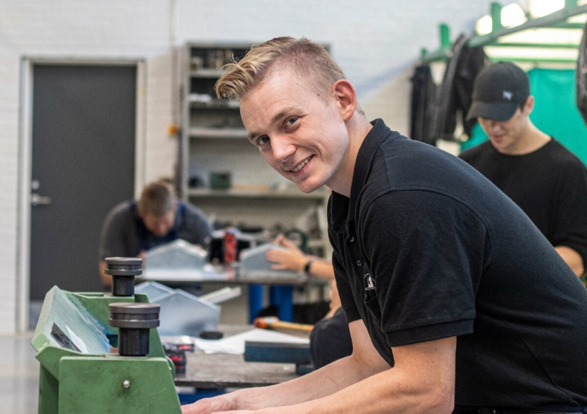 Behovet for faglærte, der kan bygge vindmøller, opsætte ladestandere og etablere solcelleanlæg på tagene, er stort og bliver kun større. Foto: Esbjerg Kommune.