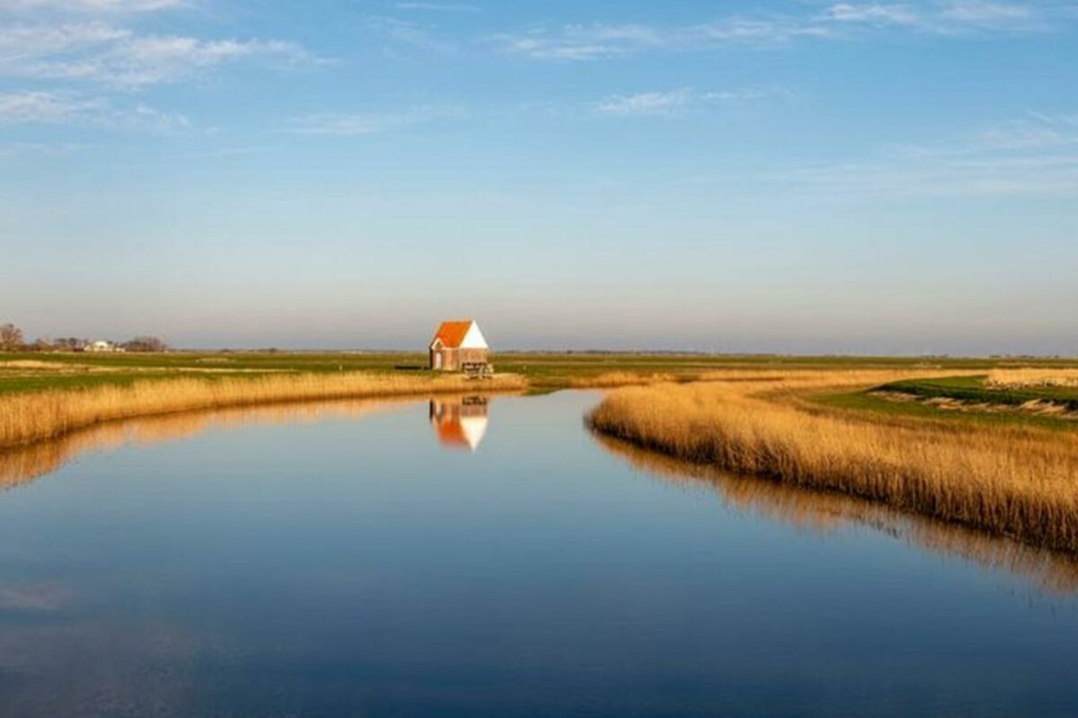 I 1988 blev Tøndermarsken underlagt fredningsbestemmelser for at sikre og beskytte det fremtidige fugleliv, naturen og kulturarven. Derfor er det i dag forbudt at opføre nye bygninger og anlæg i området, lige som der er regler for dyrkningen af arealerne.