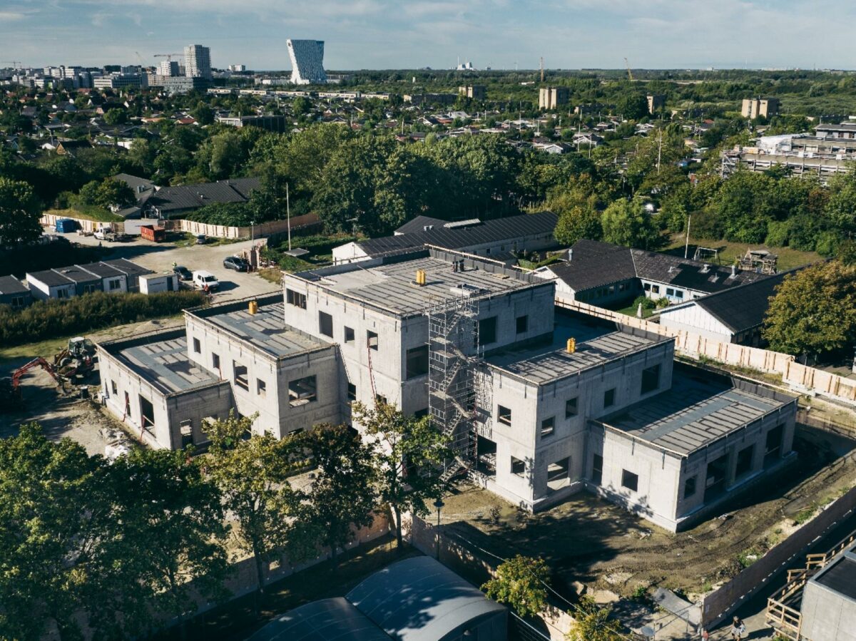 De almene boliger i Urbanplanen varierer mellem rækkehuse og lejligheder og huser 6.000 borgere.