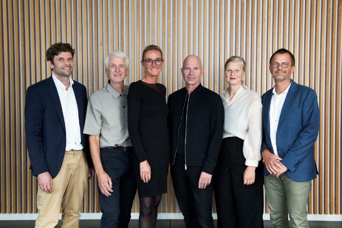 Fra venstre: Partner Simon Skriver, stiftende partner Arne Hansen, partner Mette Hanghøj Lech, stiftende partner Bo Ramlyng, partner Tine Simon og bestyrelsesformand Jørgen Appel Kelkjær. Foto: Gyrithe Lemche.