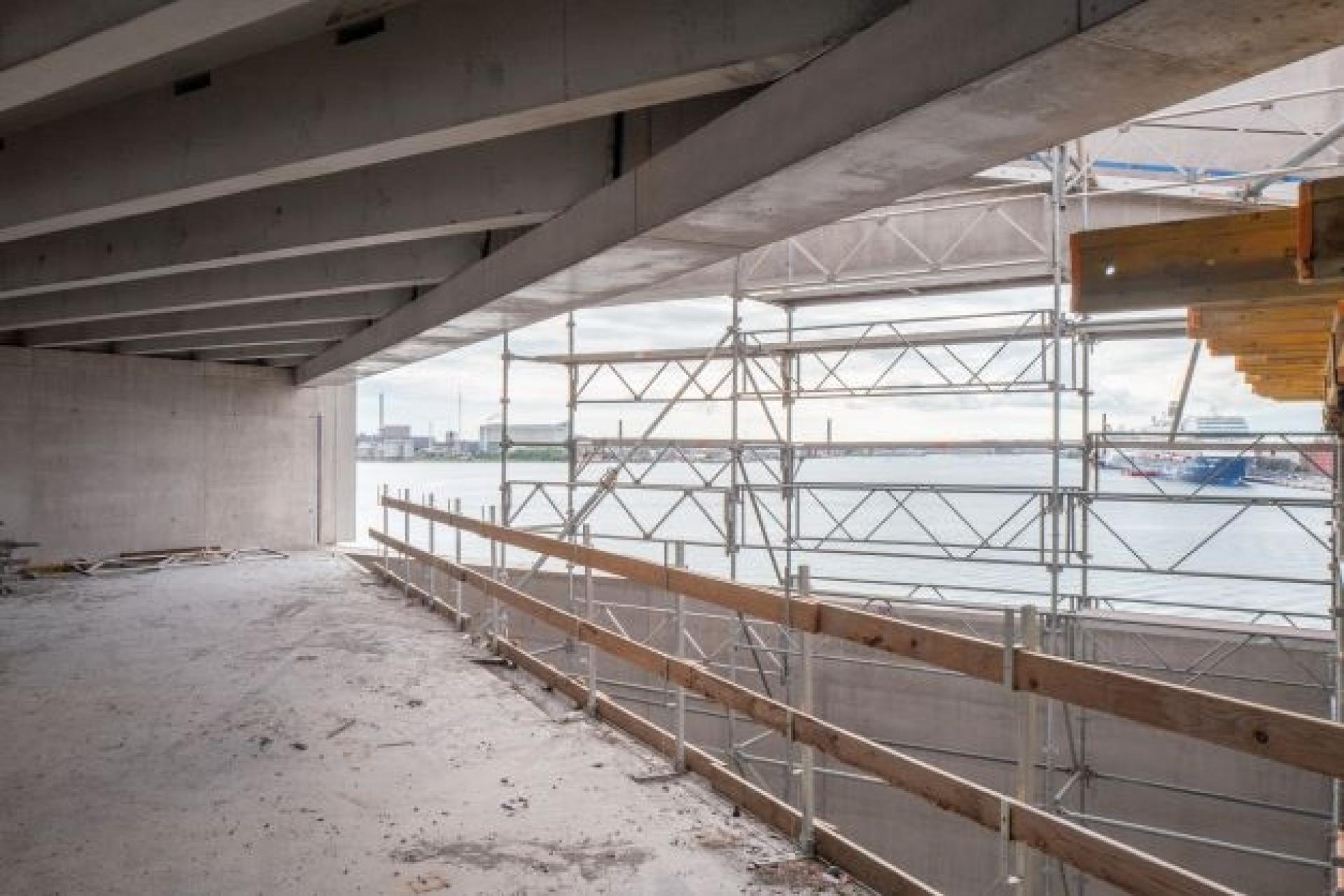 - Byggebranchen er vant til at konkurrere om bygherrer og projekter, og derfor ligger det også i branchens natur at holde sine erfaringer og opdagelser for sig selv, lyder det fra Dorthe Mathiesen, chef for Dansk Beton.