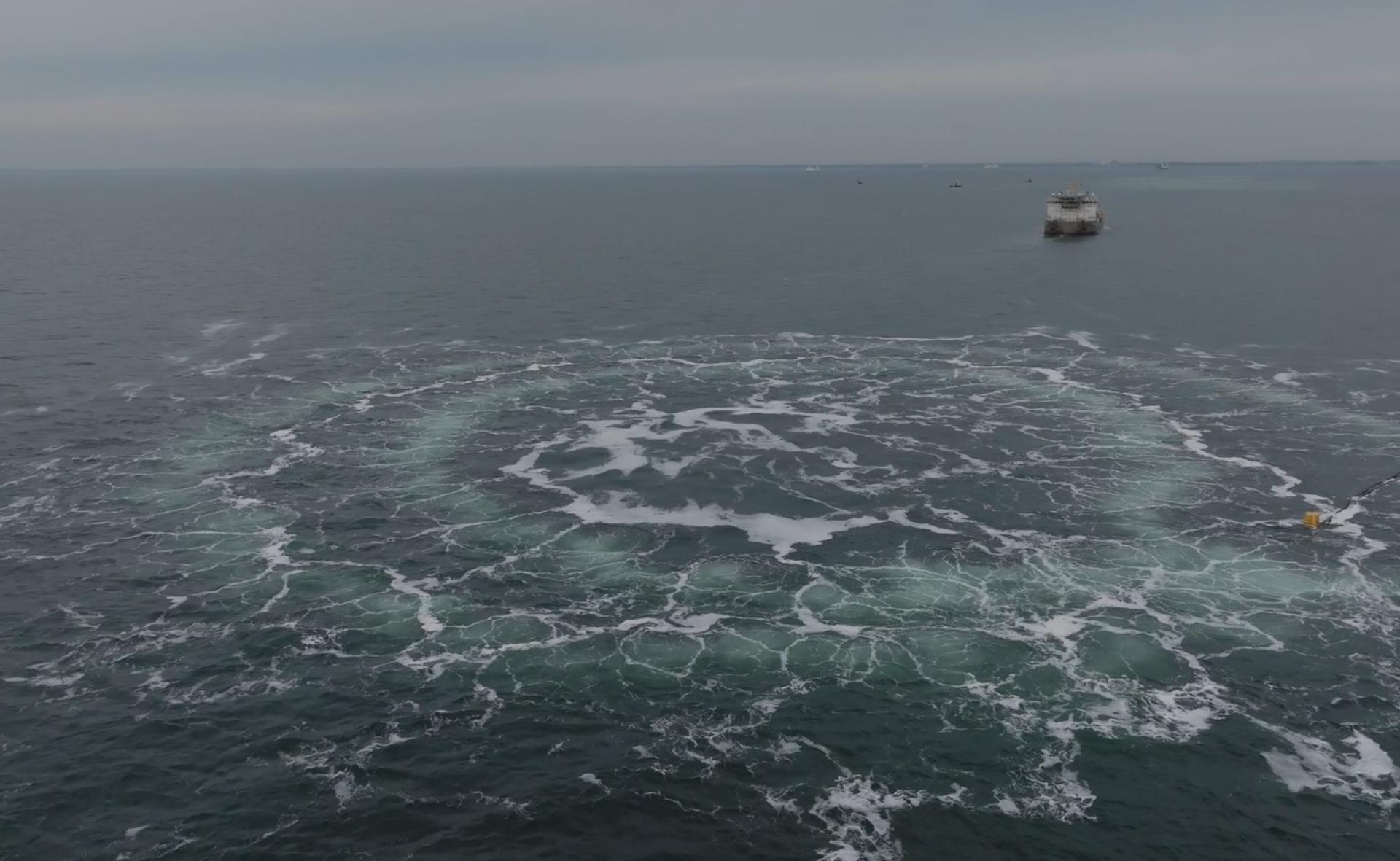 Dybtvandsbomben sprænges. Foto fra videoen.