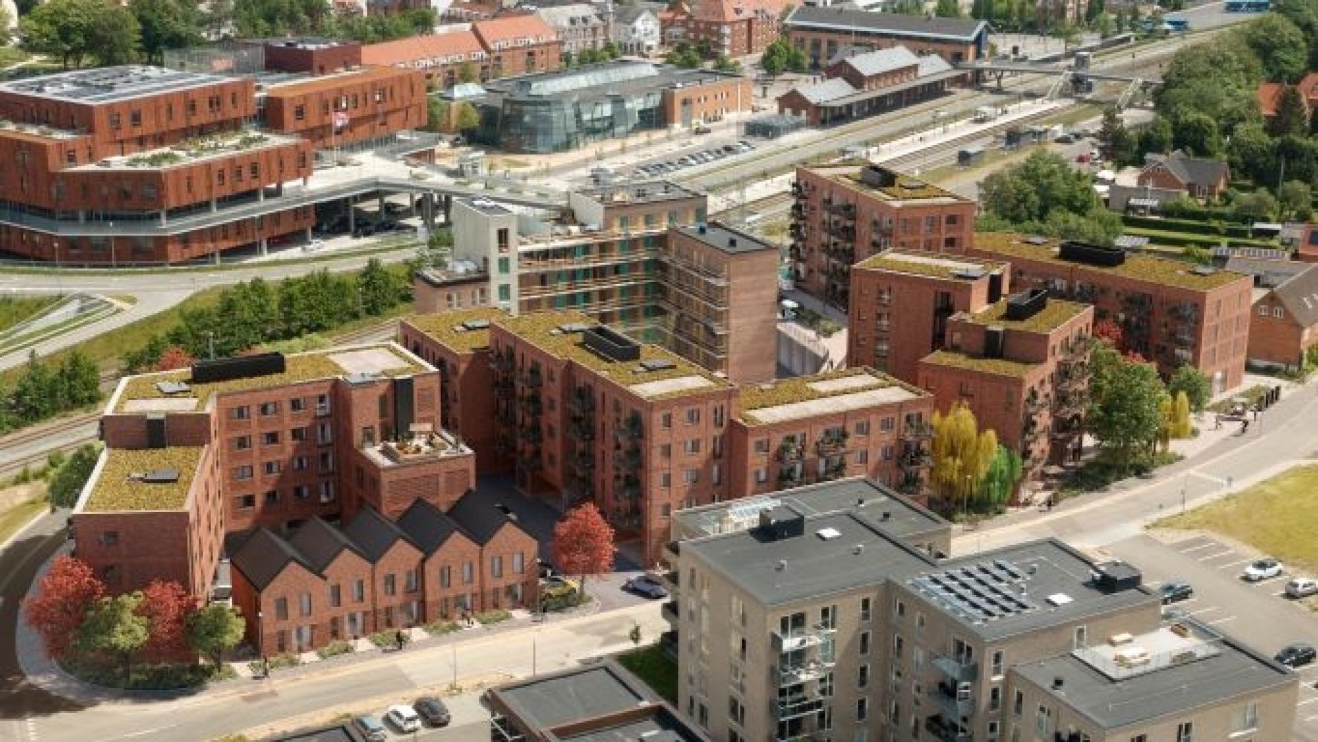Brofæstet ligger som indgangen til Viborgs nye bydel Banebyen, og fra boligerne er hurtig adgang via Hærvejsbroen til den gamle bymidte eller videre ud i den nye bydel.