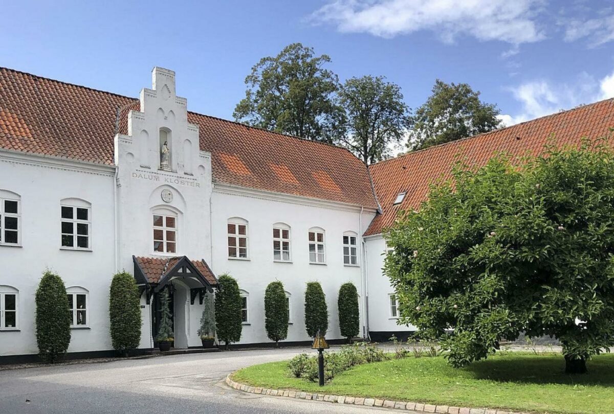Dalum Kloster er opført og udvidet igennem forskellige tidsperioder: Dele af klosterets nordlige bygning kan dateres tilbage fra omkring år 1600, mens resten af bygningerne i dag hovedsageligt er bygget i løbet af 1800-tallet med løbende udvidelser. I 1930 blev Klosterkirken opført, og i 1958 blev yderligere lejligheder mod syd tilføjet.
