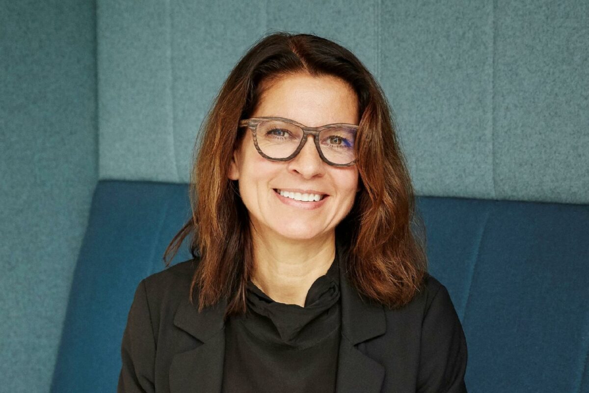 Lotte Kragelund skal sammen med kommunikationsafdelingens ni medarbejdere styrke arbejdet med Swecos brand, thought leadership kommunikation og bæredygtighedsfortælling. Foto: Sweco.