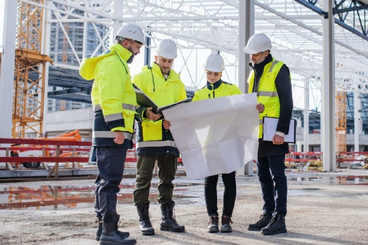 Den grønne omstilling og øgede digitalisering har allerede i dag sat en klapjagt i gang på ingeniører. Og alle prognoser peger på, at virksomhederne får vanskeligt ved at rekruttere disse faggrupper i mange år fremover. Foto: Gettyimages.