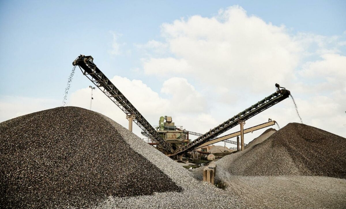 Råstoffer som sand, grus og sten skal i højere grad genanvendes, lyder budskabet fra partnerskabet 'Sammen om mindre råstofforbrug'. Arkivfoto