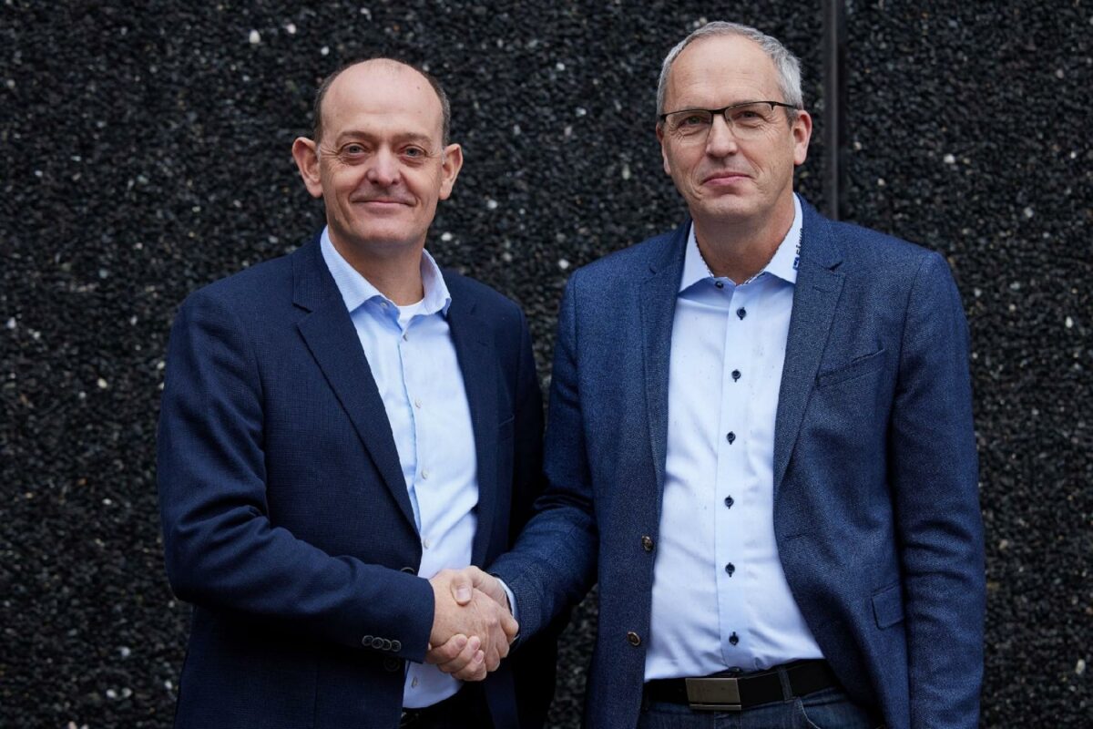 Niels Søndergaard-Pedersen overtager CEO-posten fra afgående direktør Brian Knudsen, der fremover vil hellige sig innovations og udviklingsarbejdet for betonproducenten. Foto: Fårup Betonindustri.