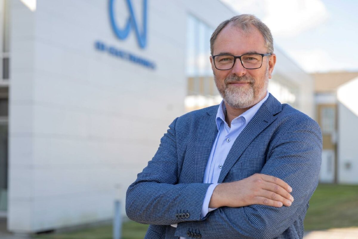Jan Holm kommer ind med en grøn dagsorden og vil arbejde for implementeringen af standardiserede procedurer og tiltag, der skal gøre det nemmere for branchens aktører at imødekomme krav til energirigtige og miljøvenlige løsninger.