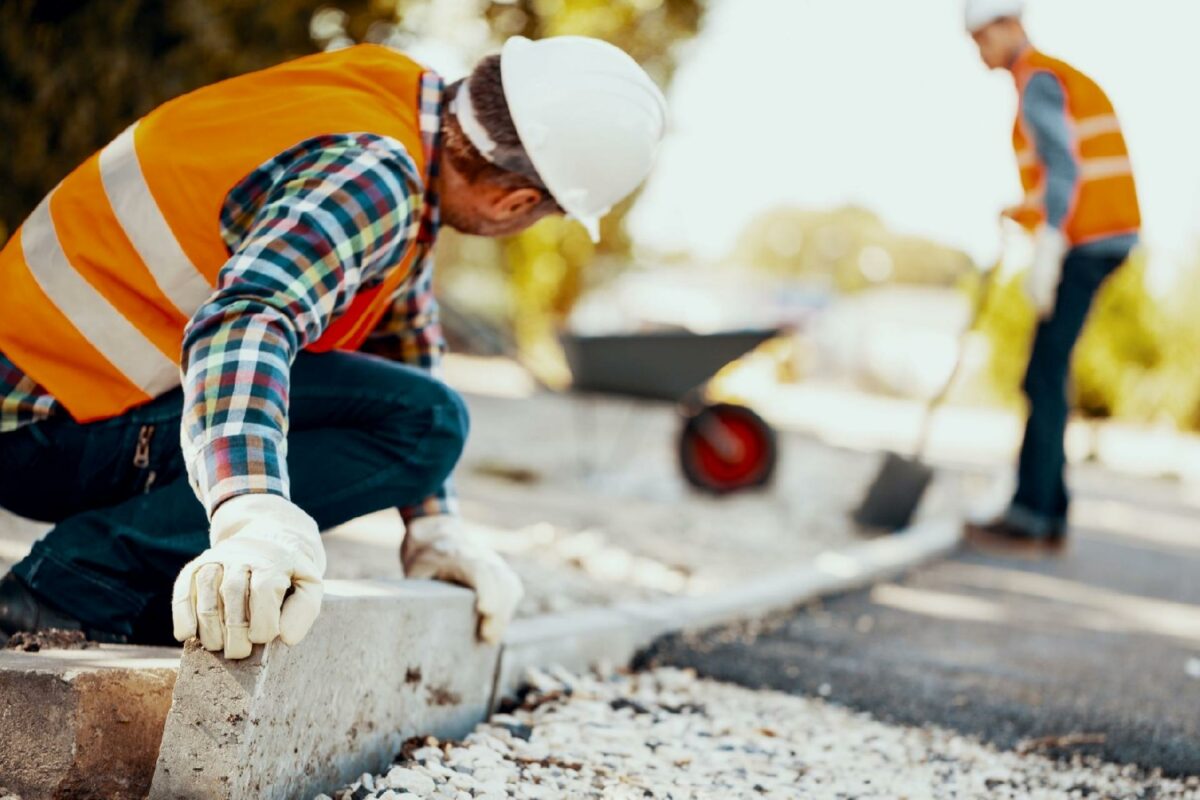 Ifølge IDA vil der i 2025 mangle 6.500 civil- og diplomingeniører i Danmark, og det kan få betydning for vedligehold af den eksisterende infrastruktur. Foto: Gettyimages.