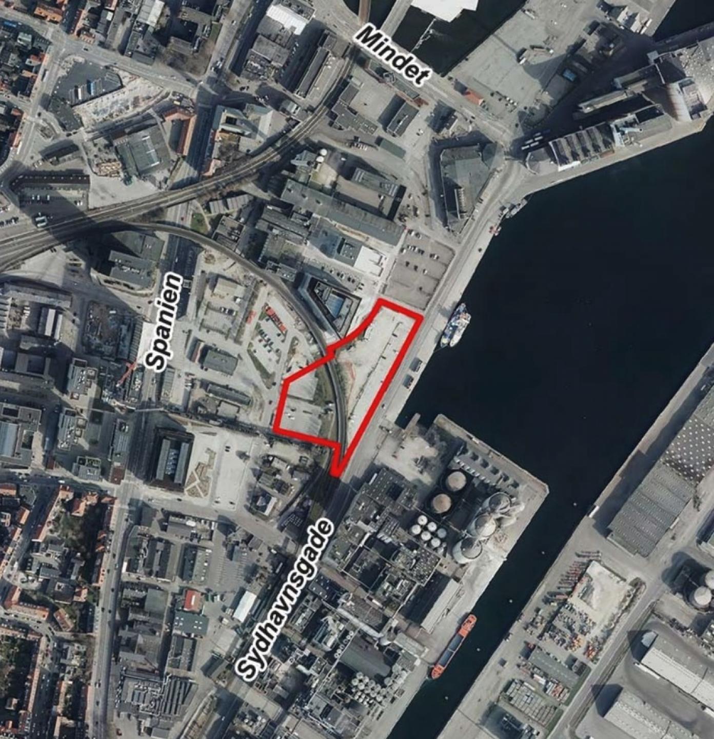 Der skal desuden etableres mindst 200 cykelparkeringspladser, der integreres i parkeringshuset.