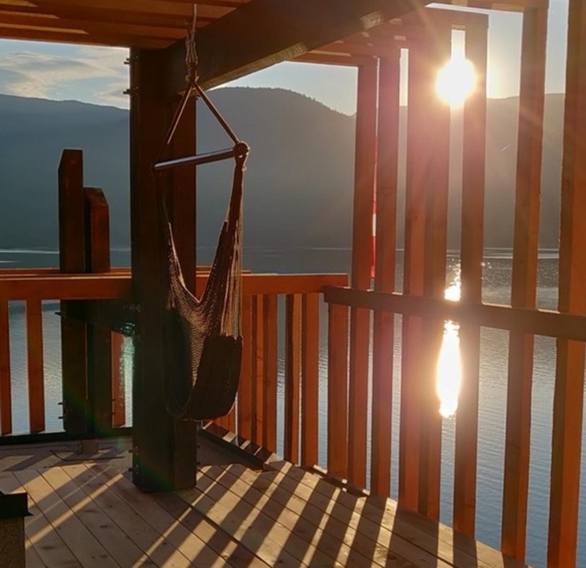 Der kan blive over 30 grader i canadiske British Columbia i sommermånederne. Så komme husets mange udendørs arealer og sovepladser til sin ret. Foto: Thomas Terp