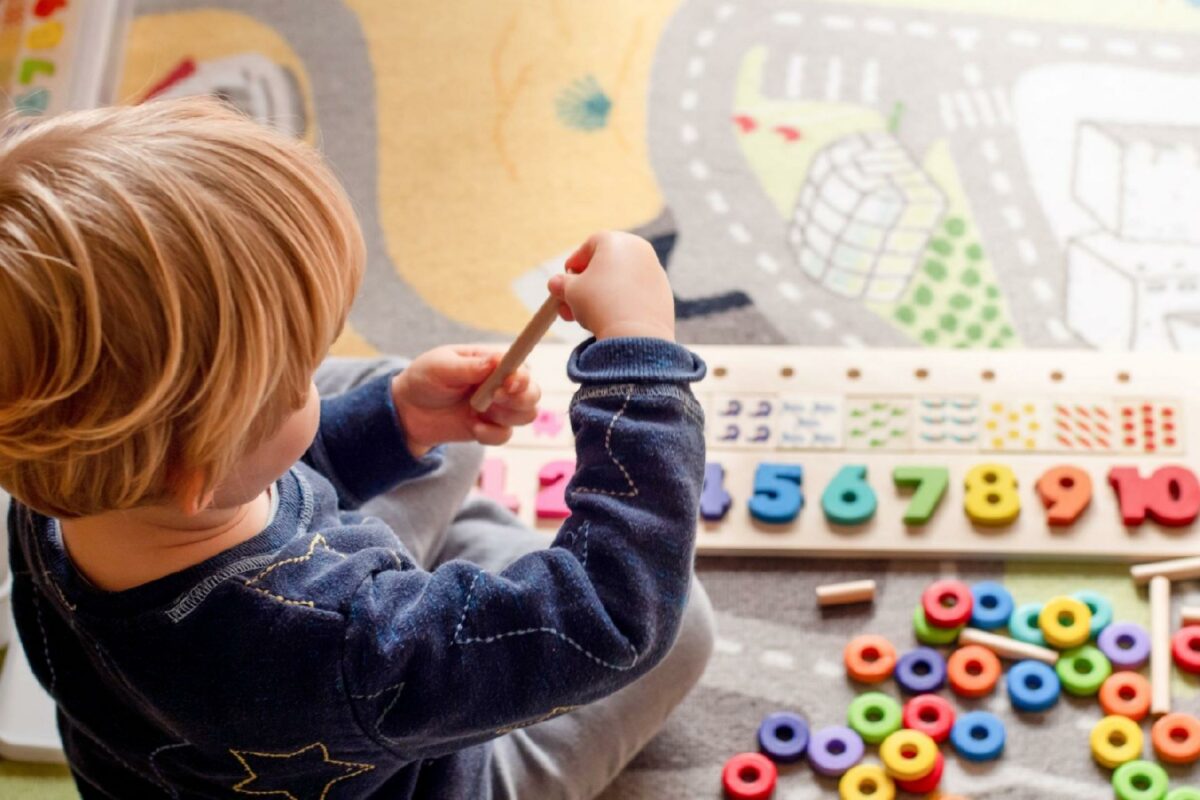 I længere tid har forældrene i Odense haft meget svært ved at få en dagpleje-, vuggestue- eller børnehaveplads tæt på deres hjem. Foto: Gettyimages.