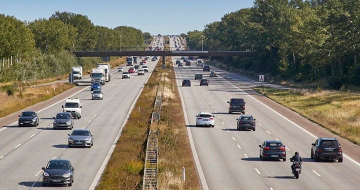 Ved at overdække 7,1 km af Amagermotorvejen i Hvidovre Kommune vil op mod 7.000 boliger blive skærmet mod trafikstøj. Hvis overdækningen dækkes med solceller vil det potentielt generere strøm til 50.000 borgere. Foto: Hvidovre Kommune