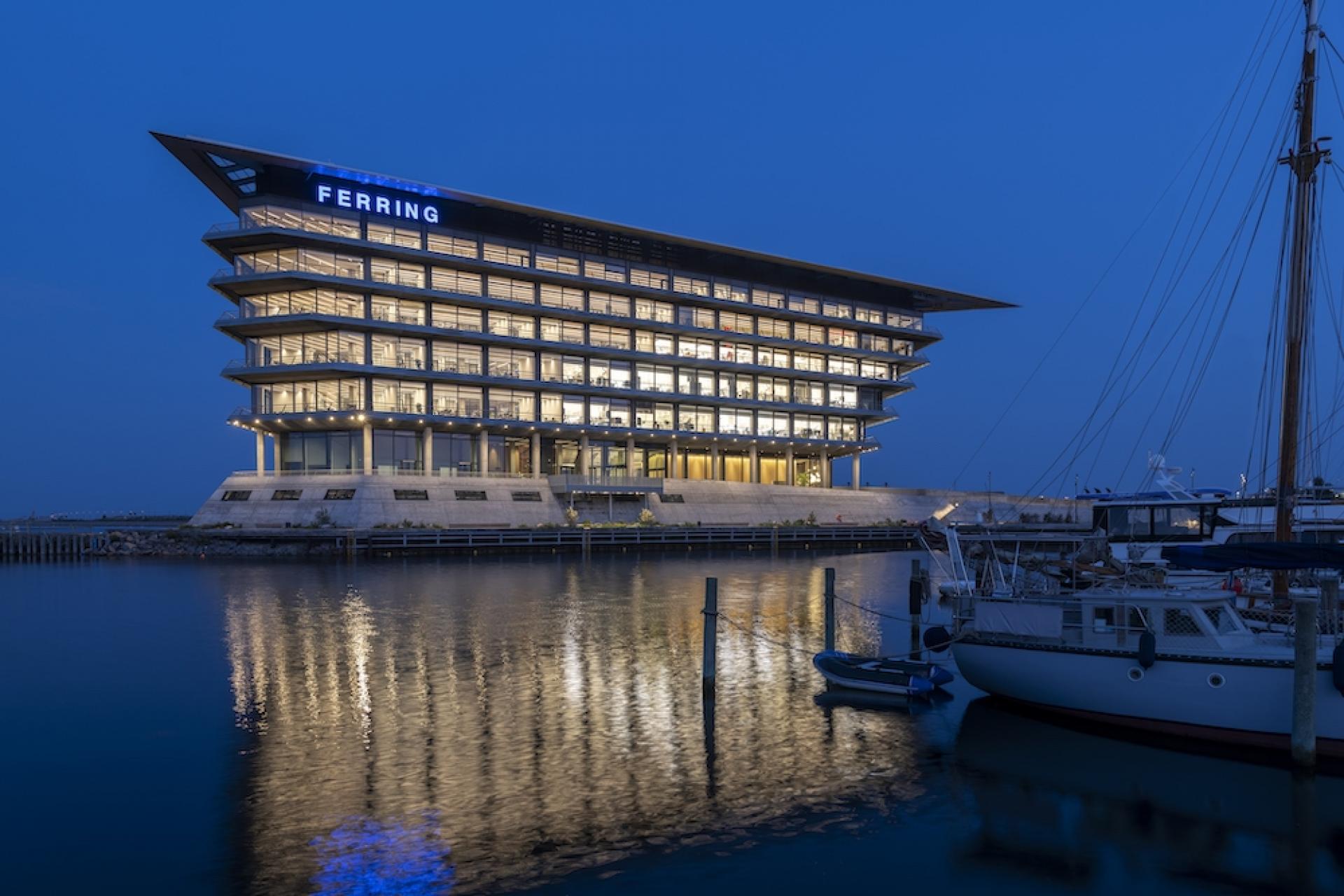 Ferring Pharmaceuticals af Mikkelsen arkitekter. Foto: Nigel Young Foster + Partners.