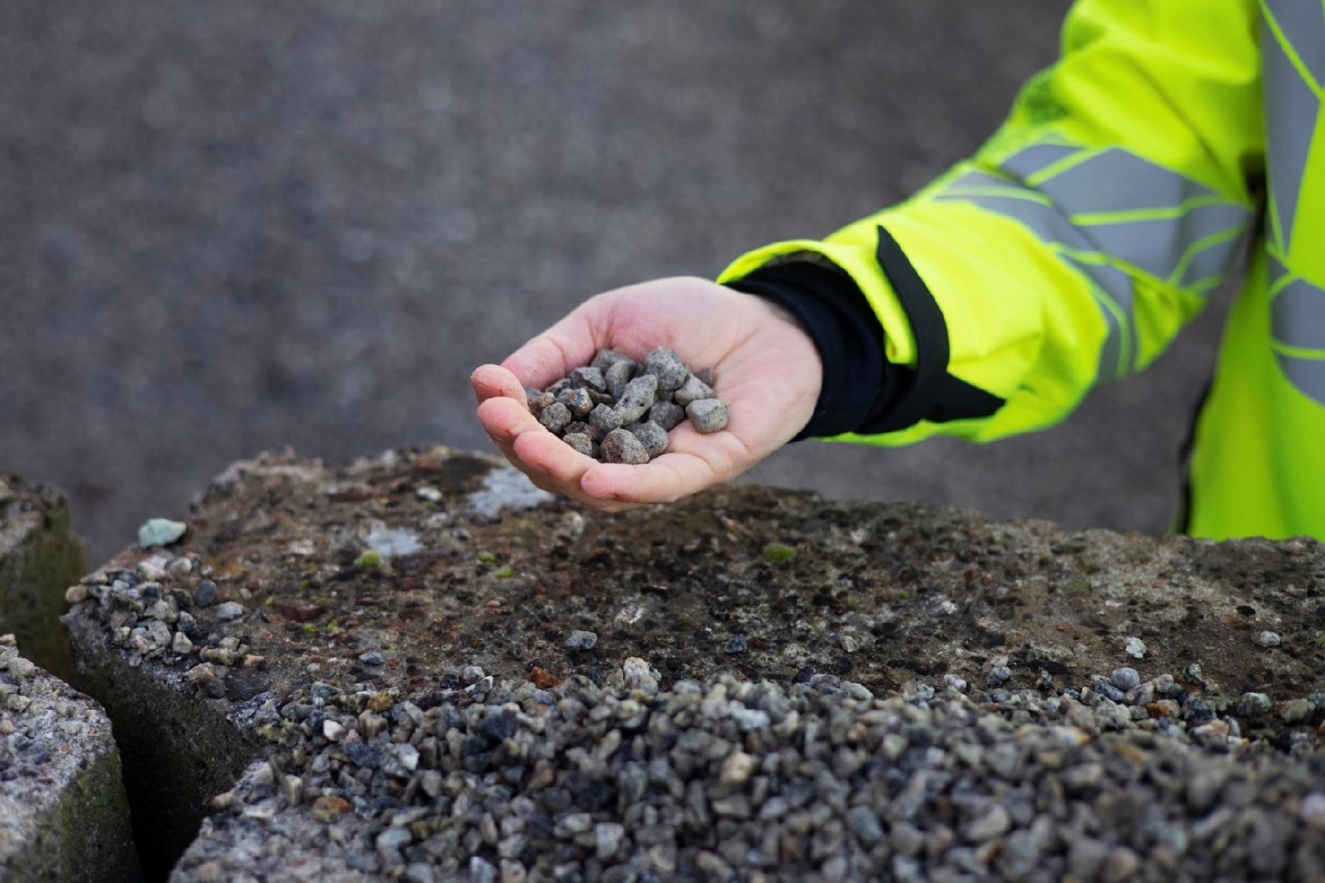 I 2022 genanvendte Unicon 45.000 tons spild i form af returbeton i ny beton (20.000 tons som nedknuste stenfraktioner og 25.000 tons som friskbeton ført tilbage i en ny betonblanding). I 2023 lyder målet på 60.000 tons beton - og inden for en årrække skal al spildbeton genanvendelse.