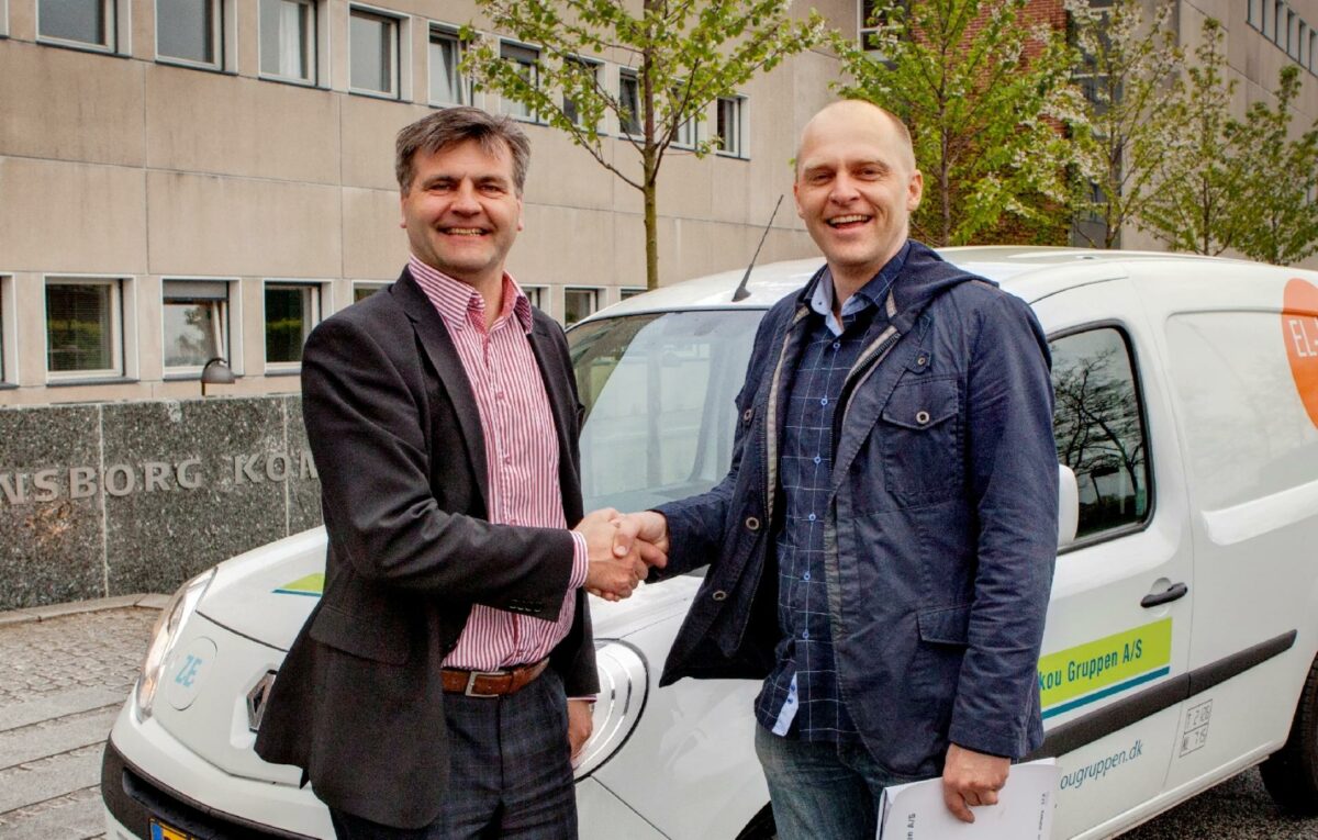 Borgmester Thomas Lykke Pedersen tv.) fra Fredensborg Kommune og direktør Martin Skou Heidemann fra Skou Gruppen.