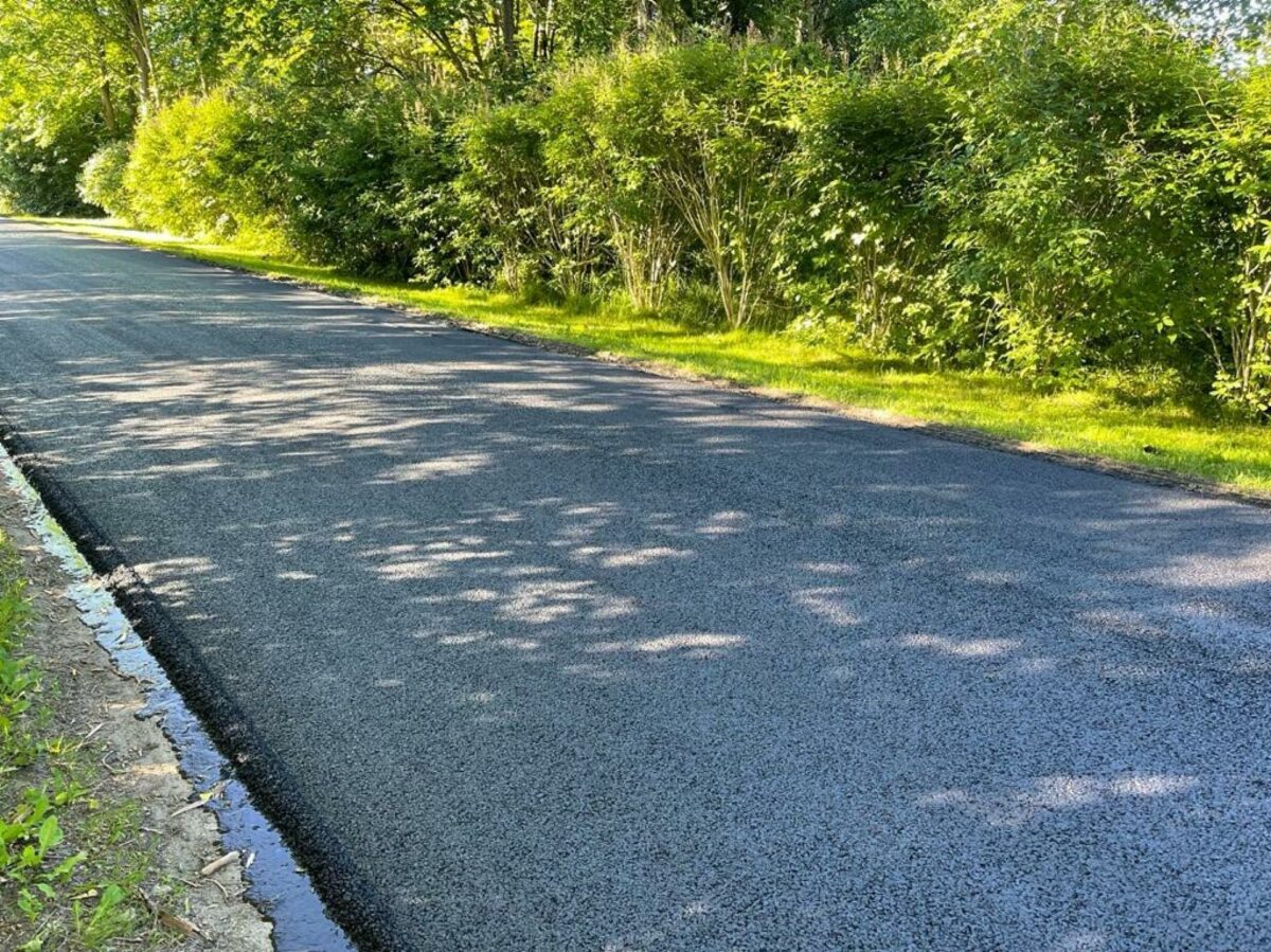 Tynde asfaltlag - de såkaldte TB-k'er - er ifølge en ny LCA-analyse et grønnere valg end de mere traditionelle asfaltbelægninger af typen SMA 8. Foto: Pankas