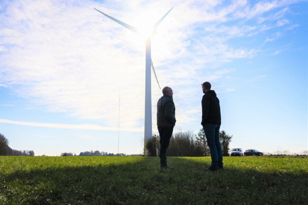 Et enigt udvalg for Plan og Teknik vil planlægge 200 hektar solceller og 3-4 vindmøller årligt frem mod 2028 i bestræbelserne på at blive uafhængige af fossile brændstoffer.