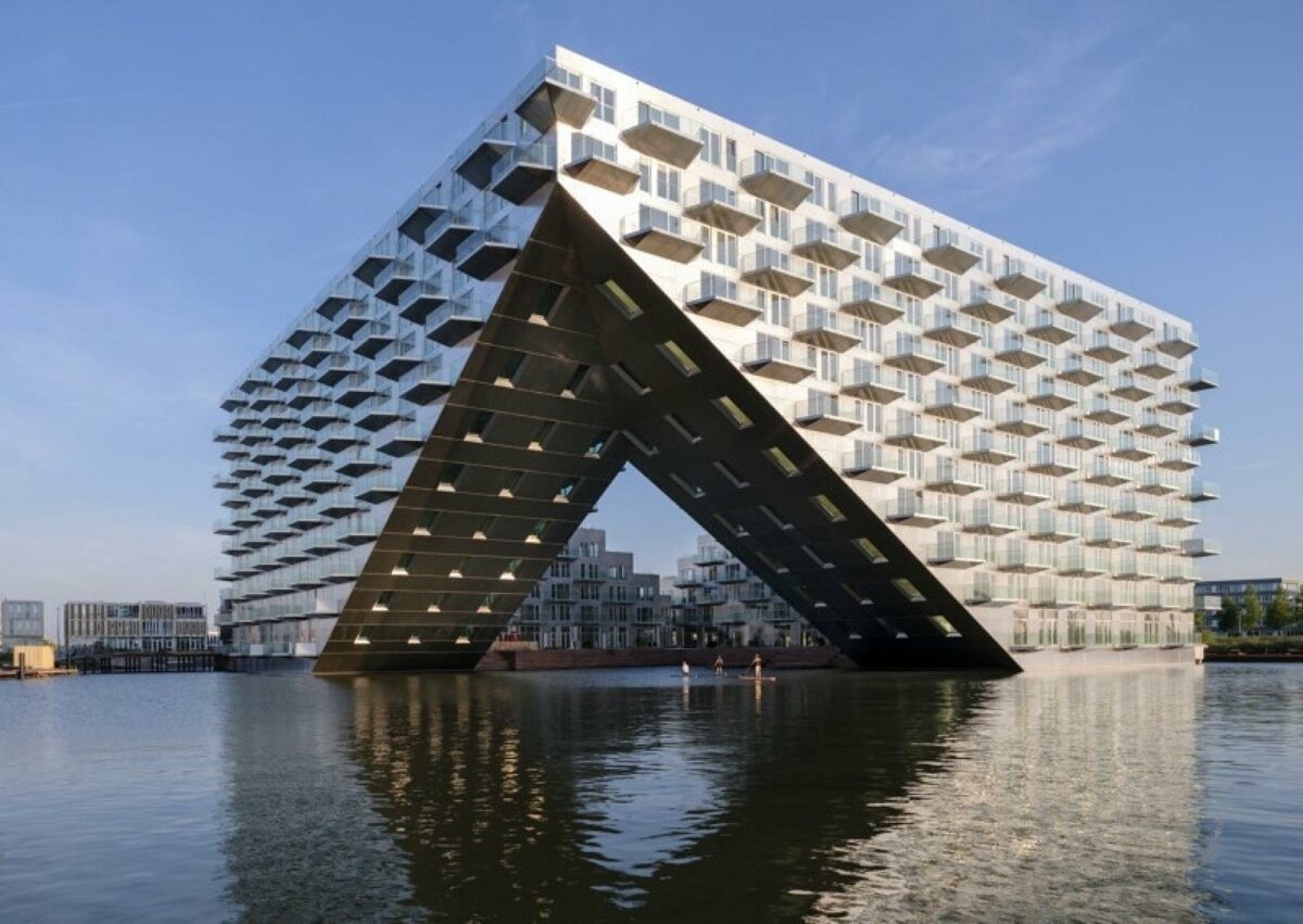 BIG's imponerende boligprojekt Sluishuis i Amsterdam løb med en Mipim Award 2023 i kategorien Best Residential Project. Foto: Ossip van Duivenbode