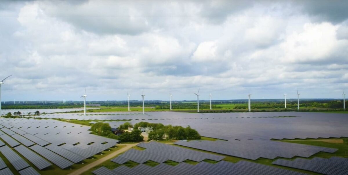 Caverion er i Danmark specialiseret i bl.a. installation og drift af store solcelleparker og har sammen med Better Energy deltaget i opførelsen af flere af Danmarks største anlæg. Foto: Caverion Danmark