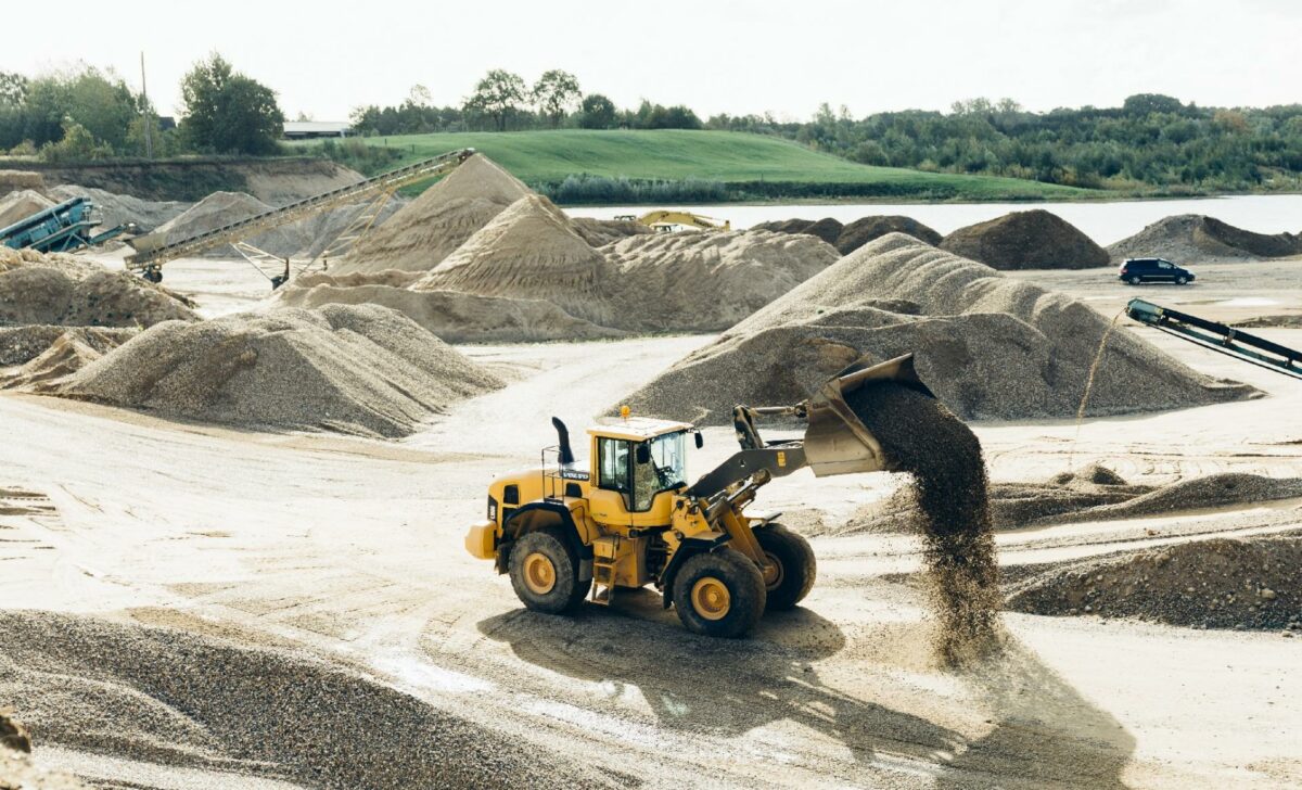 Særligt bygge- og anlægsbranchen er udsat i forhold til risikoen for arbejdsulykker. NCC Industry A/S Råstoffer har formået at komme gennem to år uden en eneste ulykke med fravær. Foto: NCC