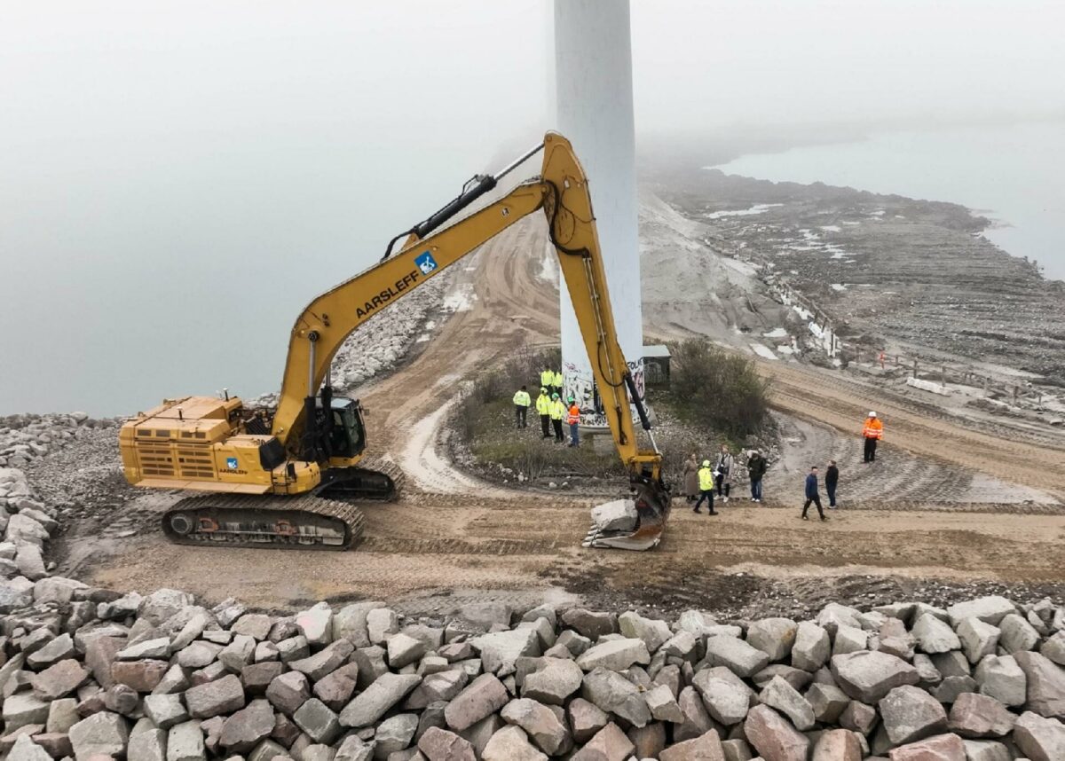 Den sidste sten er lagt, og dermed er den ca. 1,4 km lange perimeter, som er den første del af stormflodssikringen af København fra nord, afsluttet.