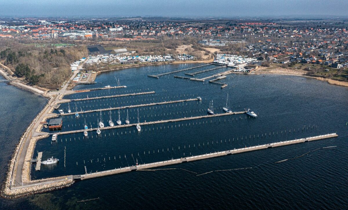 Området ved Frederikssunds pt. traditionelle lystbådehavn skal omdannes til nytænkende maritime faciliteter og være en åben, moderne og bæredygtig havn for alle. Samtidig skal der etableres et byrum ned til vandet. Frederikssund Kommune har afsat 52 mio. kr. til projektet. Foto: Lokale og Anlægsfonden