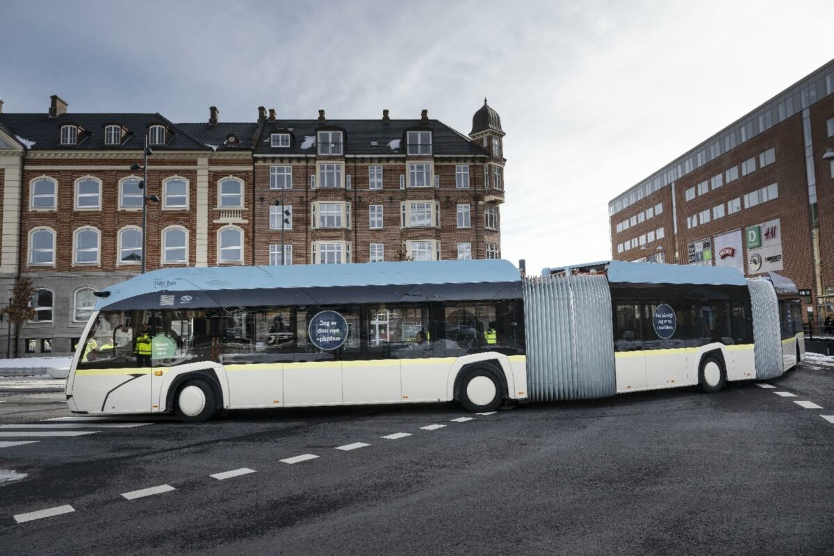 En BRT-bus ('Bus Rapid Transit') er en mellemting mellem en almindelig bybus og et letbanetog. I Aalborg hedder de kommende hurtigbusser Plusbus. Hver bus får plads til 153 passagerer, hvilket vil reducere trængslen markant på de travleste busafgange og i byen. Foto: Lars Horn/Baghuset
