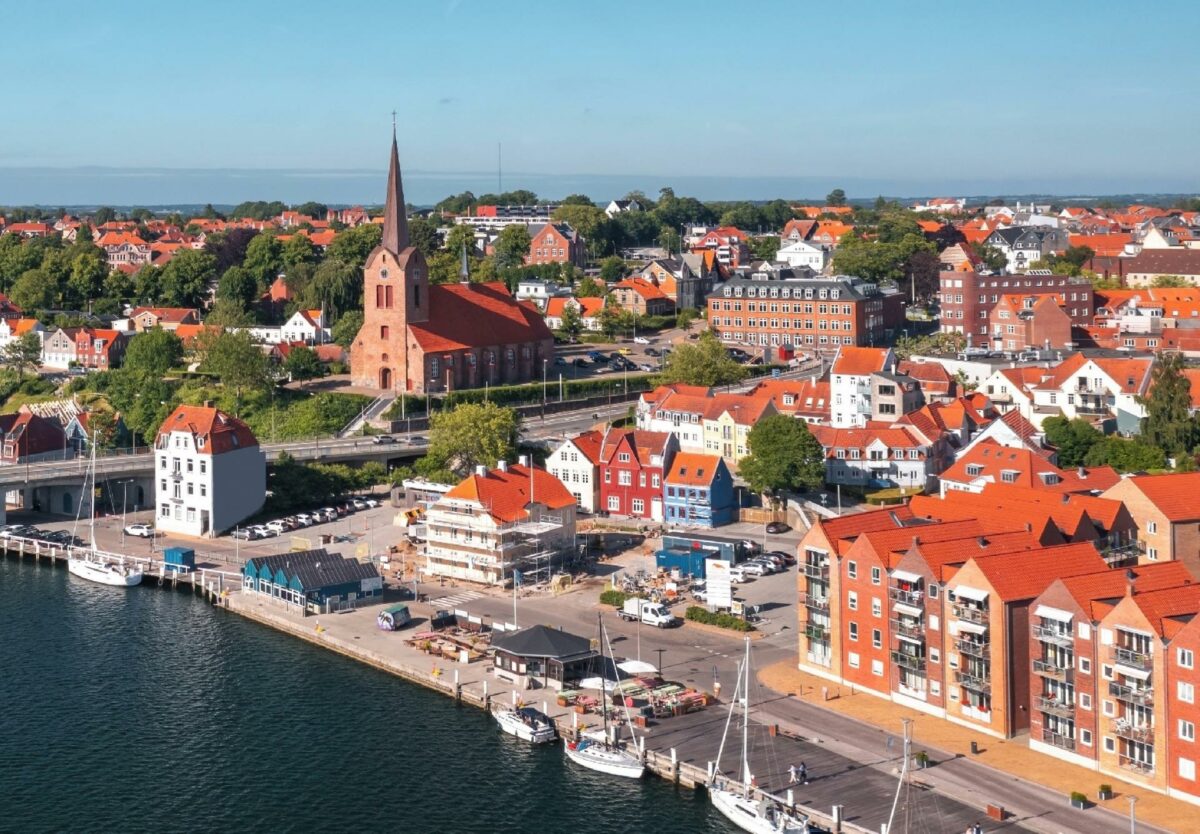 Et af projekterne er placeres i Sønderborg, hvor ønsket er at bygge almene boliger i tre-fire etager bestående af 20-30 lejligheder. Foto: Gettyimages.