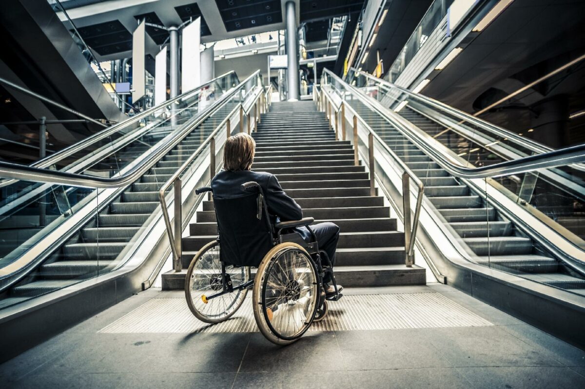 Tilgængelighed til det byggede miljø er afgørende for, at alle mennesker kan deltage fuldt ud i samfundet. Foto: Getty Images