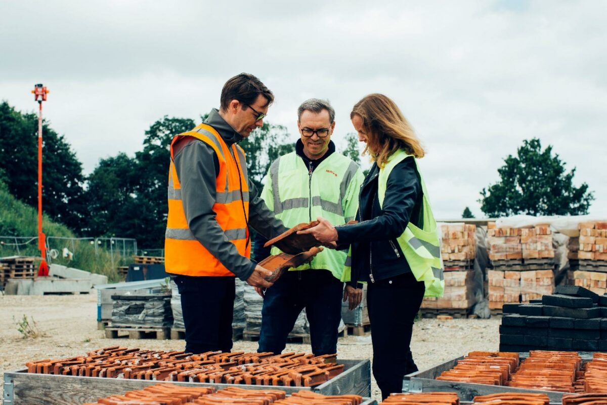 Bag Værdibyg står brancheorganisationerne BAT-Kartellet, Bygherreforeningen, DI Byggeri, Danske Arkitektvirksomheder, Foreningen af Rådgivende Ingeniører og Tekniq Arbejdsgiverne. Foto: Jonathan Grevsen.