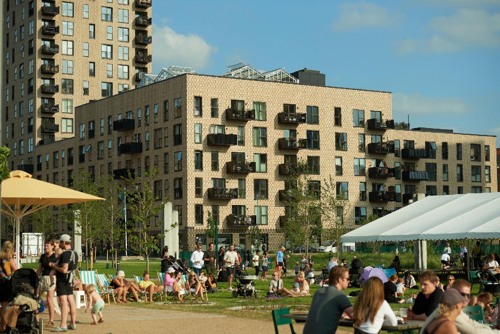 Visionen for Grønttorvet var at skabe en grøn og mangfoldig bydel, der opfordrer til fællesskaber og landsbystemning. Bydelen ligger i det sydlige Valby på den grund, hvor Københavns Grønttorv lå i ca. 50 år, indtil de på grund af pladsmangel måtte rykke til Høje Taastrup. Foto: PR fotos / Lindskov Communication.