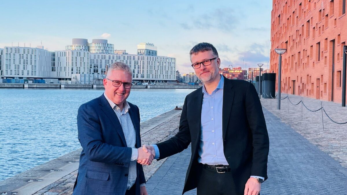 Henrik Mielke (tv.), koncerndirektør hos MT Højgaard Holding, og Thomas Raunsbækkoncerndirektør hos Nordic Wood Industries.
