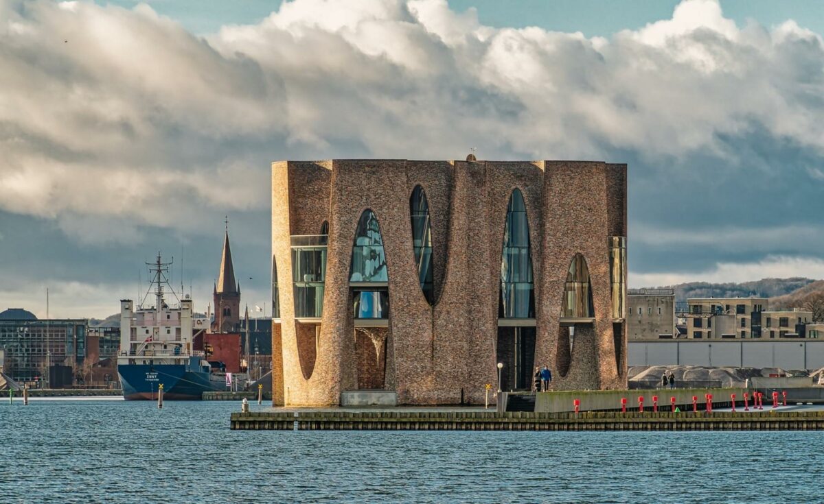 Fjordenhus ser ud som om, det flyder på fjorden. Foto: Getty Images